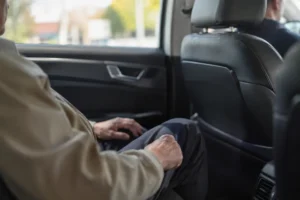 Taxi dla seniora w Skawinie – bezpieczny dojazd do lekarza, urzędu i na zakupy